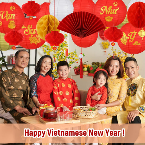 Baquler Fu lanterns featuring traditional prosperity symbol