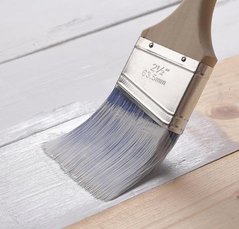 Bates Choice durable metal tray reduces mess during use.