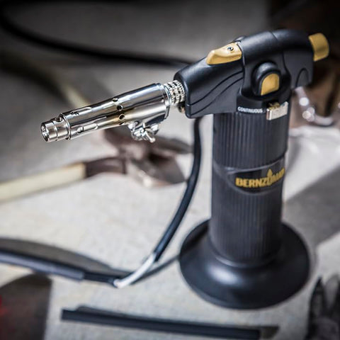 Bernz-O-Matic ST2200T ergonomic handle promotes safe handling.