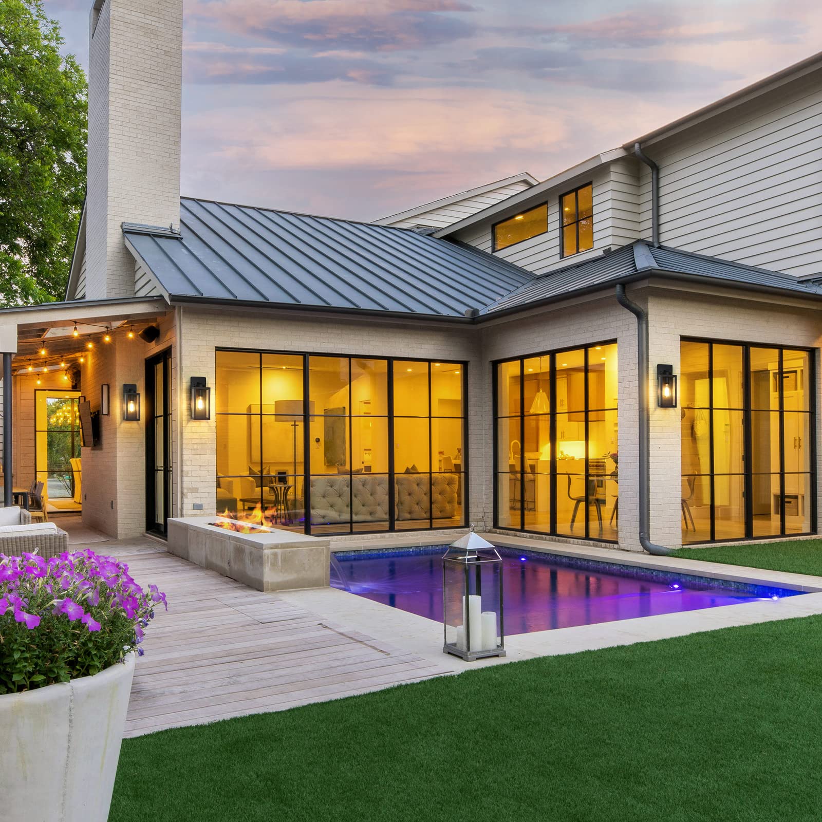 BesLowe clear glass shade delivers bright exterior illumination.