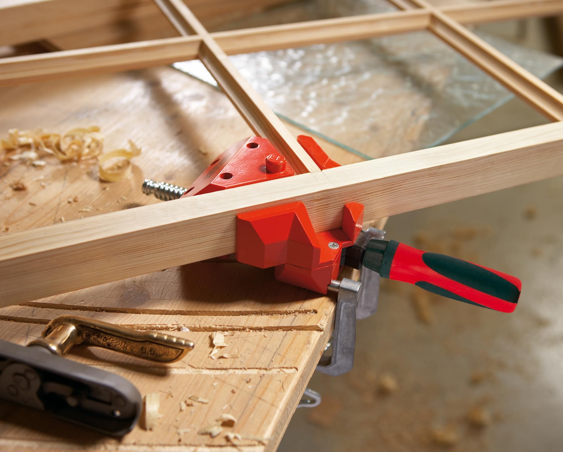 BESSEY WS-3+2K-CB angle clamp with auto-thickness adjustment in use.
