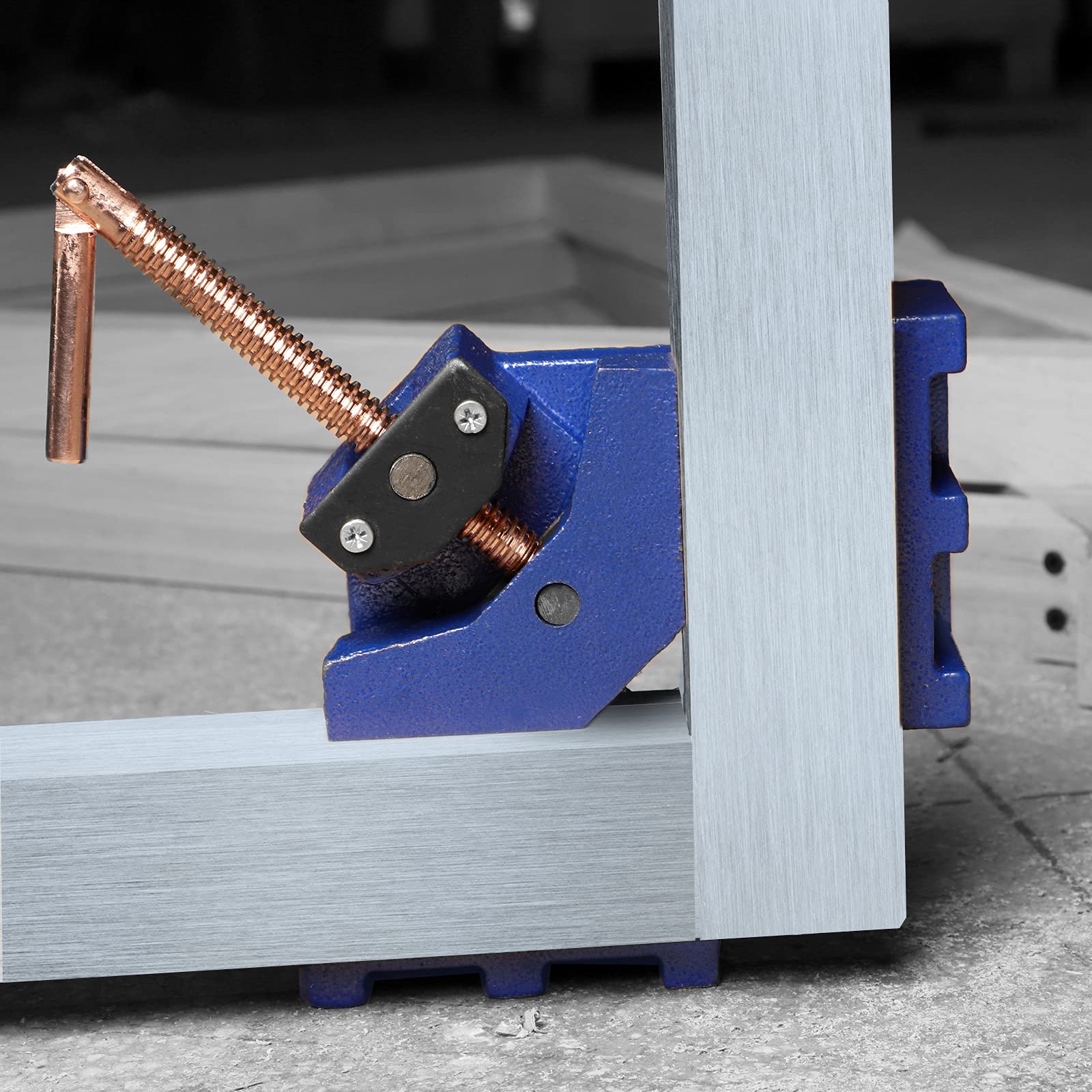 Maximum joint passage of 2.5 inches for plates and tubing.