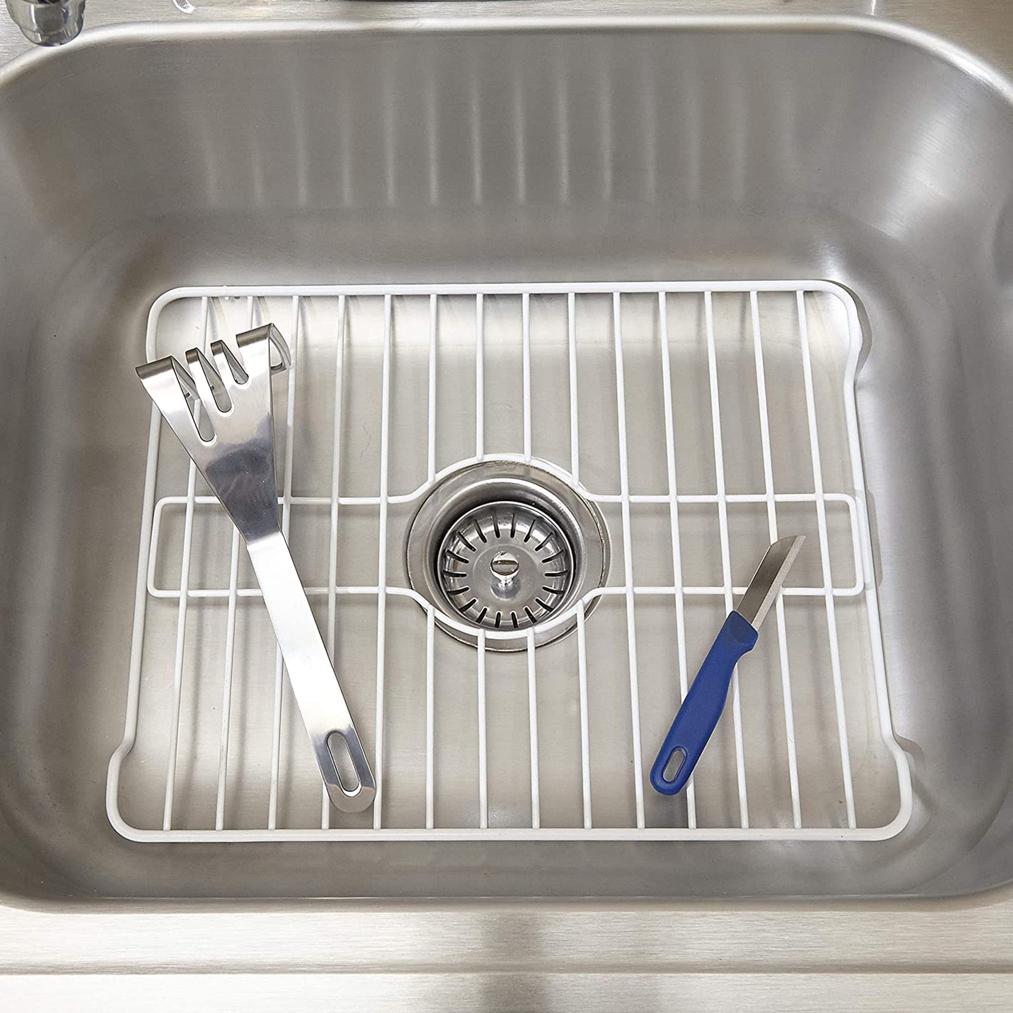 Better Houseware compact 16x12.3 inch grid fits small sinks neatly.