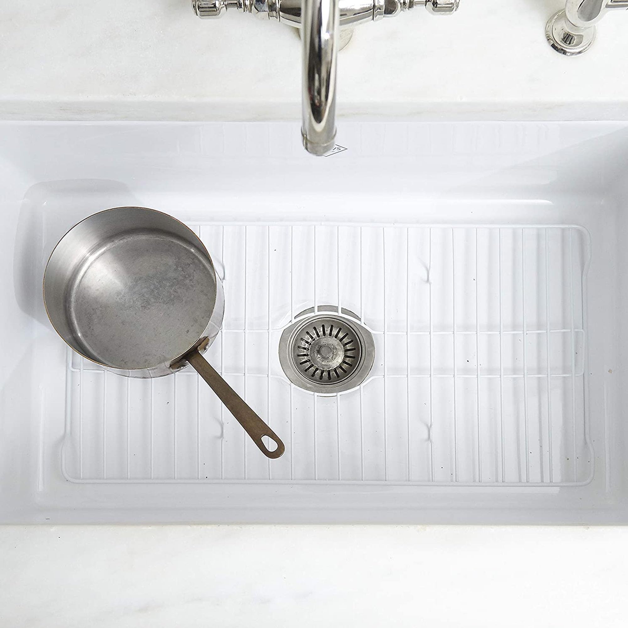 Better Houseware sink protector is easy to clean and rust-resistant.
