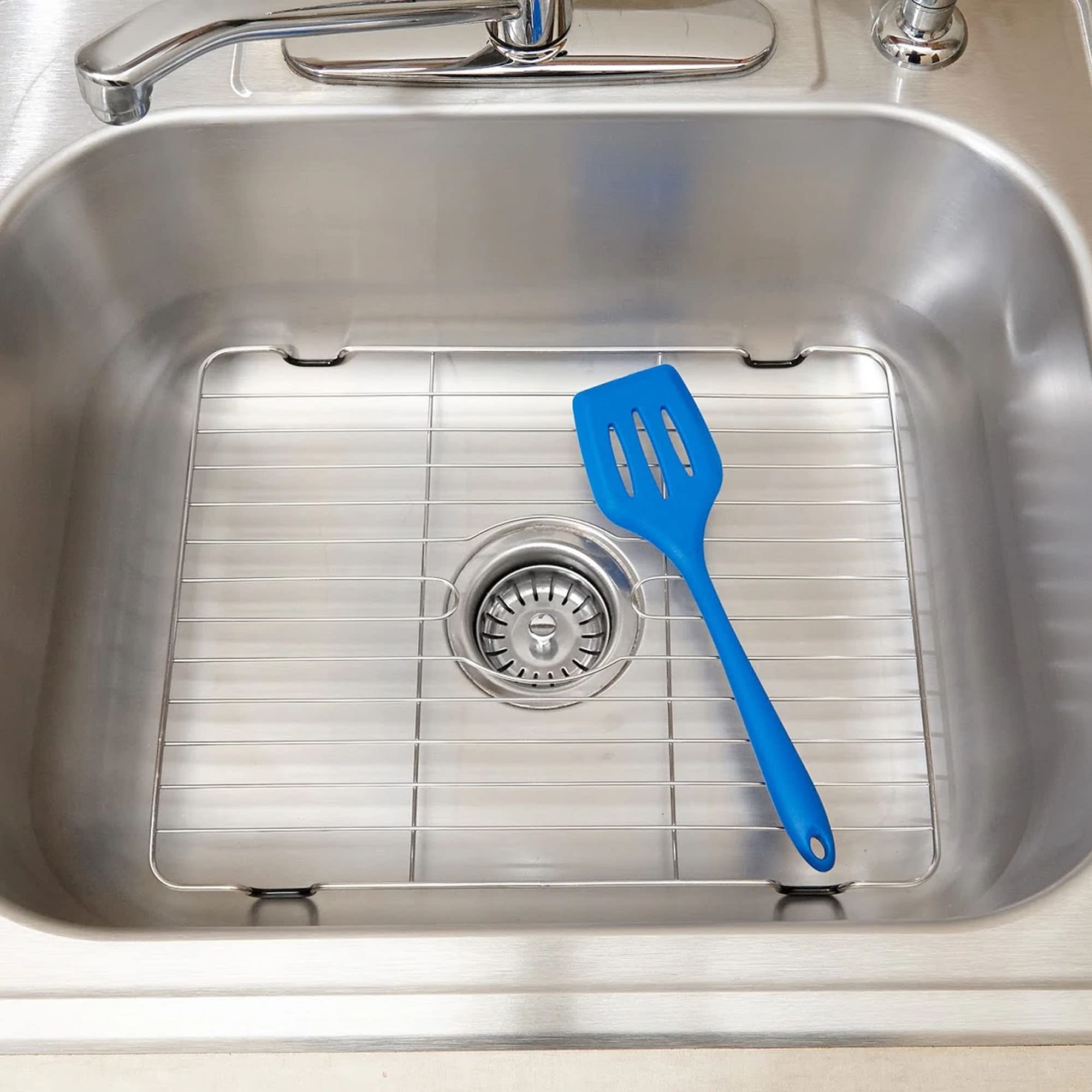 Better Houseware grid resting on sink bottom with 1 inch height for drainage