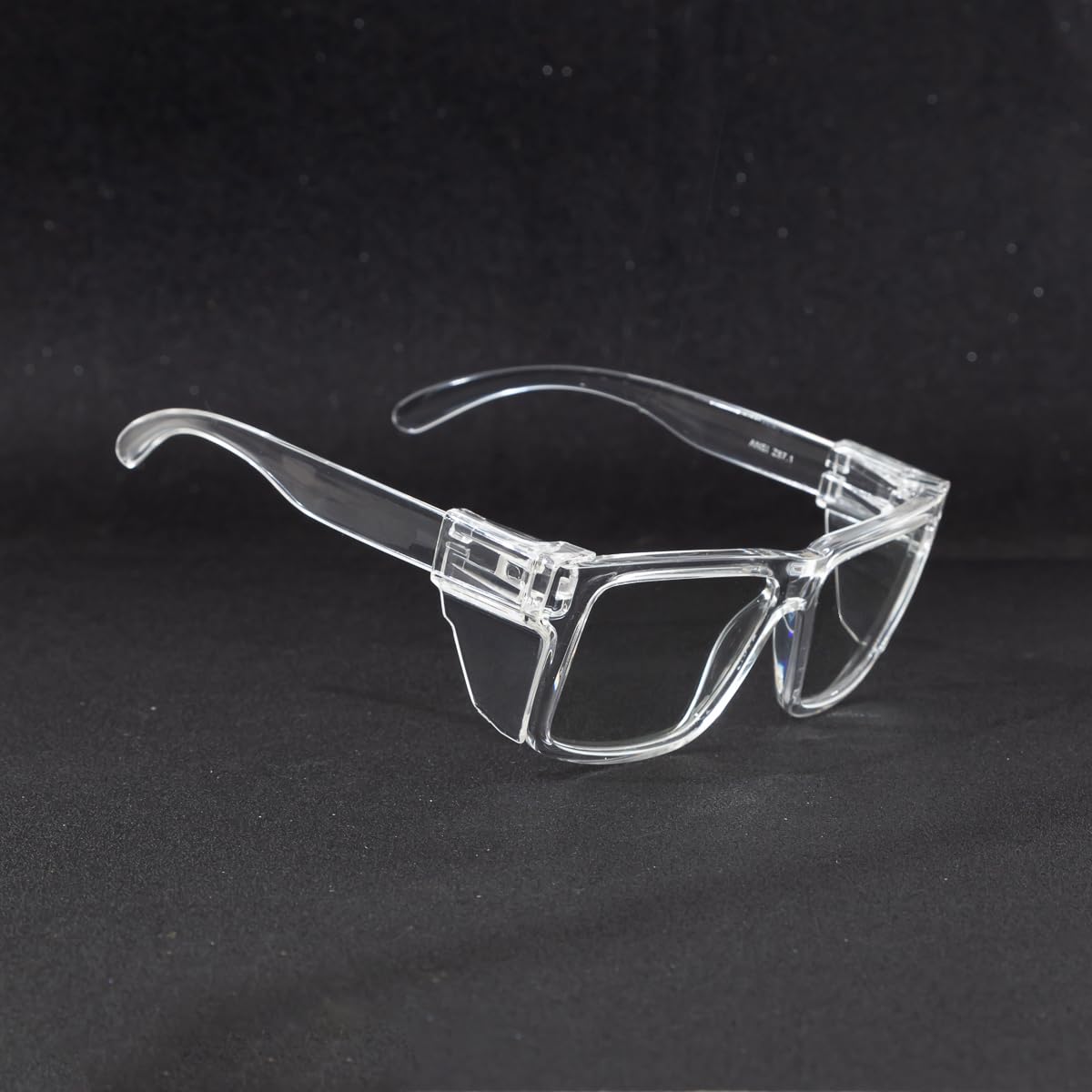 BINGKING removable shield adds extra coverage against wind and dust.