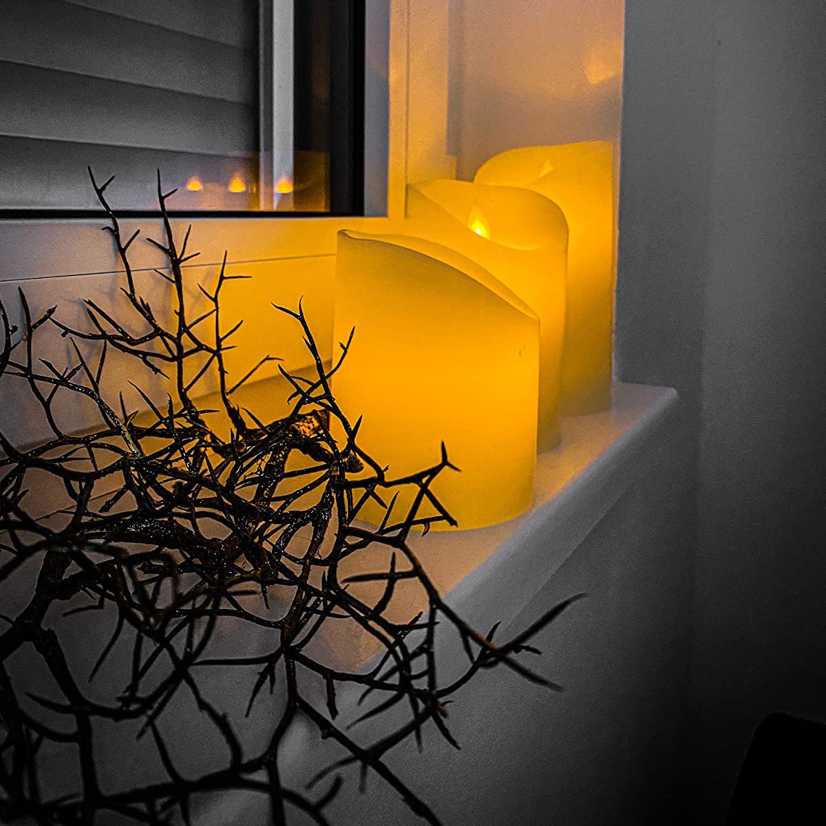 Biyanuo real wax-look pillar candles decorate shelves with an authentic glow