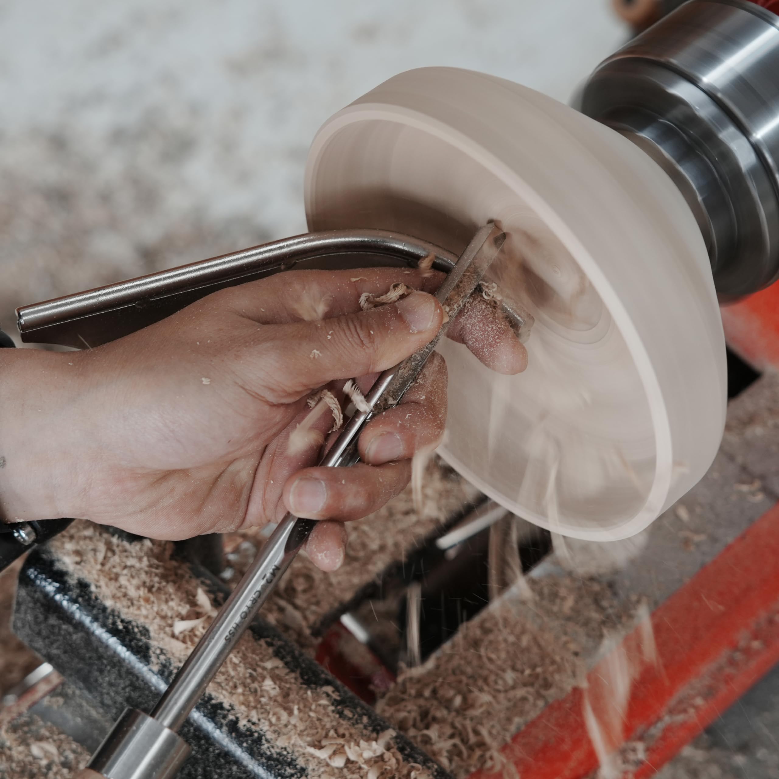 BMWOOD 2in-radius curved toolrest supports interior work and exterior shaping.