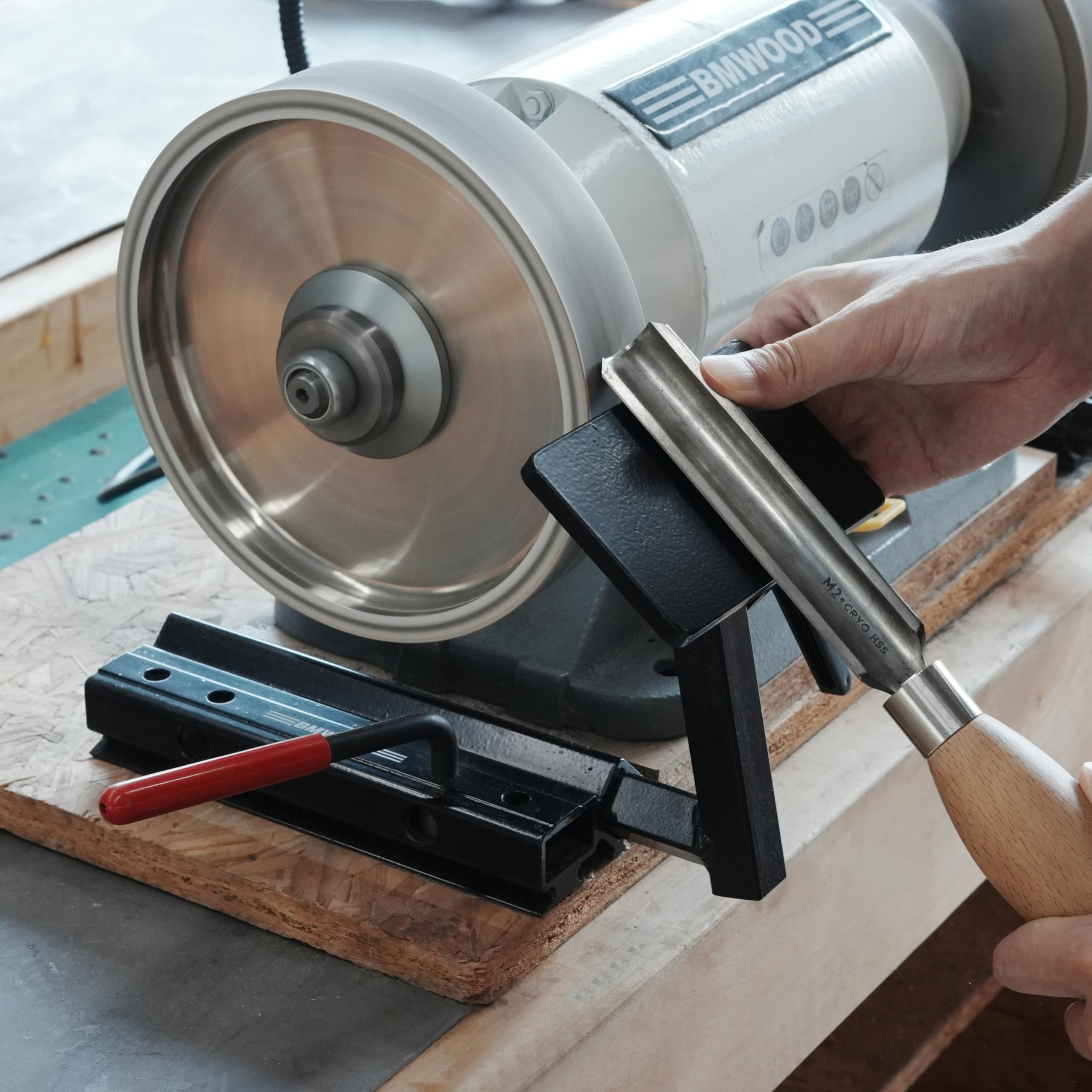BMWOOD BG-GRIND4 locking handle secures tool position during use.