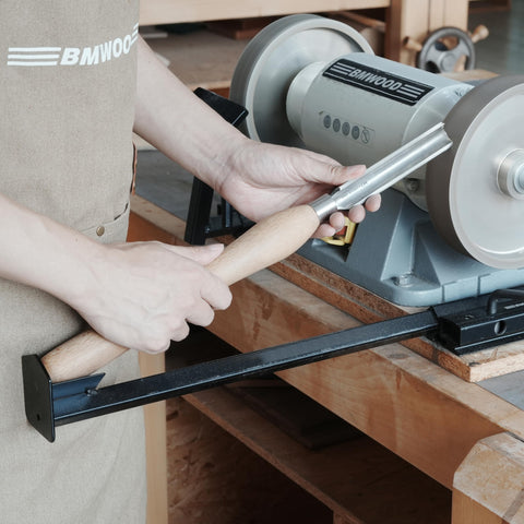 BMWOOD BG-GRIND4 v-arm holder maintains a constant chisels angle.