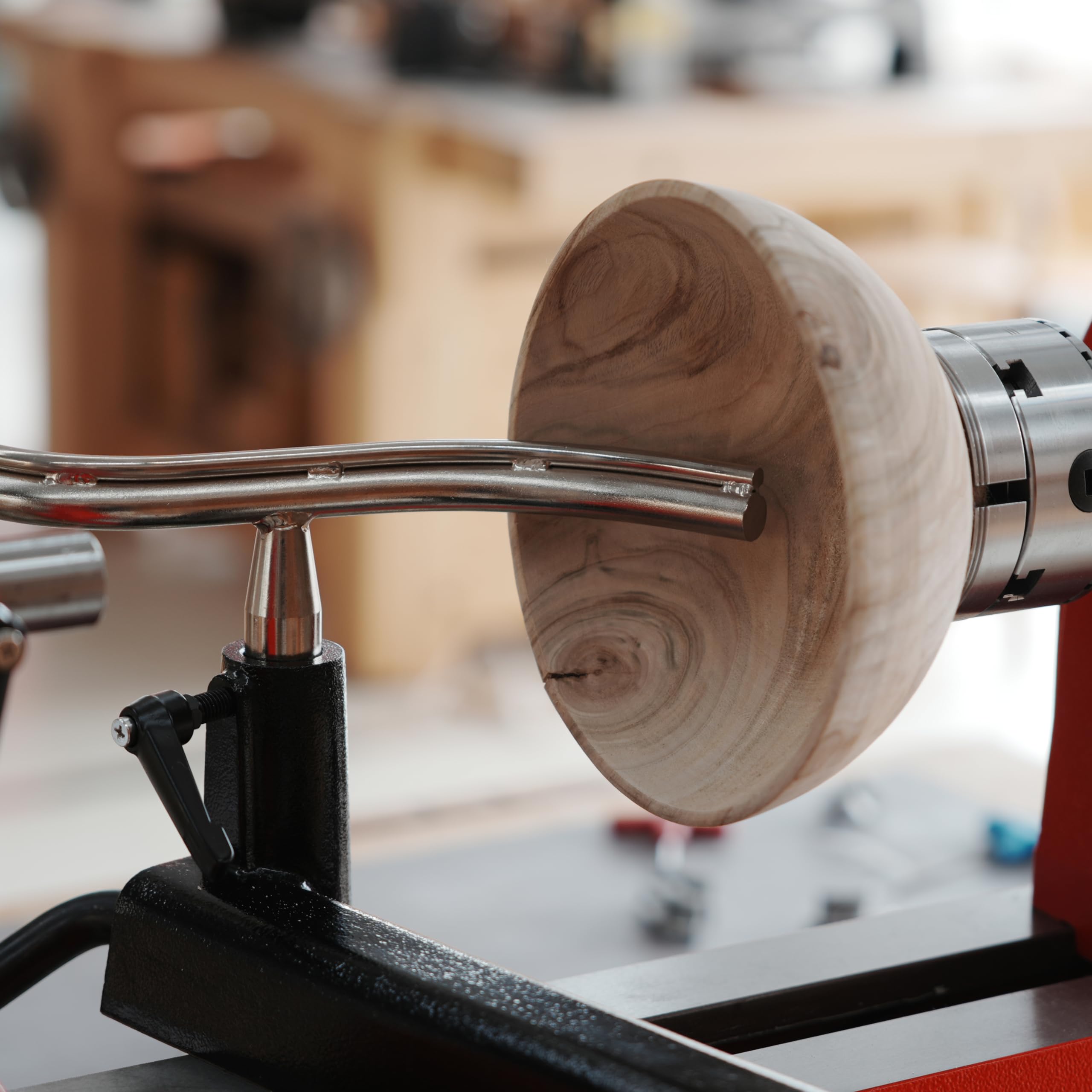 BMWOOD Ergonomic concave design keeps fingers comfortable during turning.