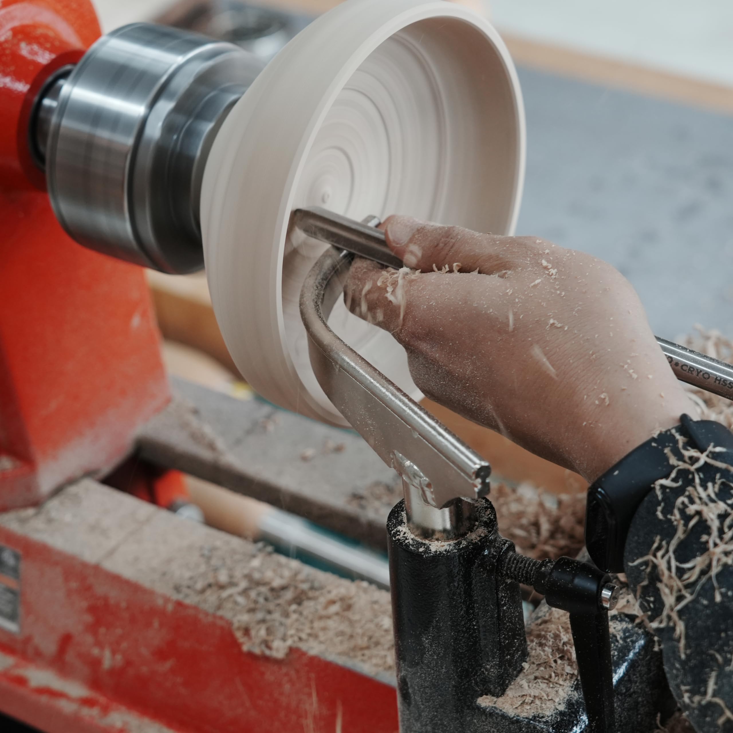 BMWOOD S-curved toolrest 9in span aids hollowing inside and outside.