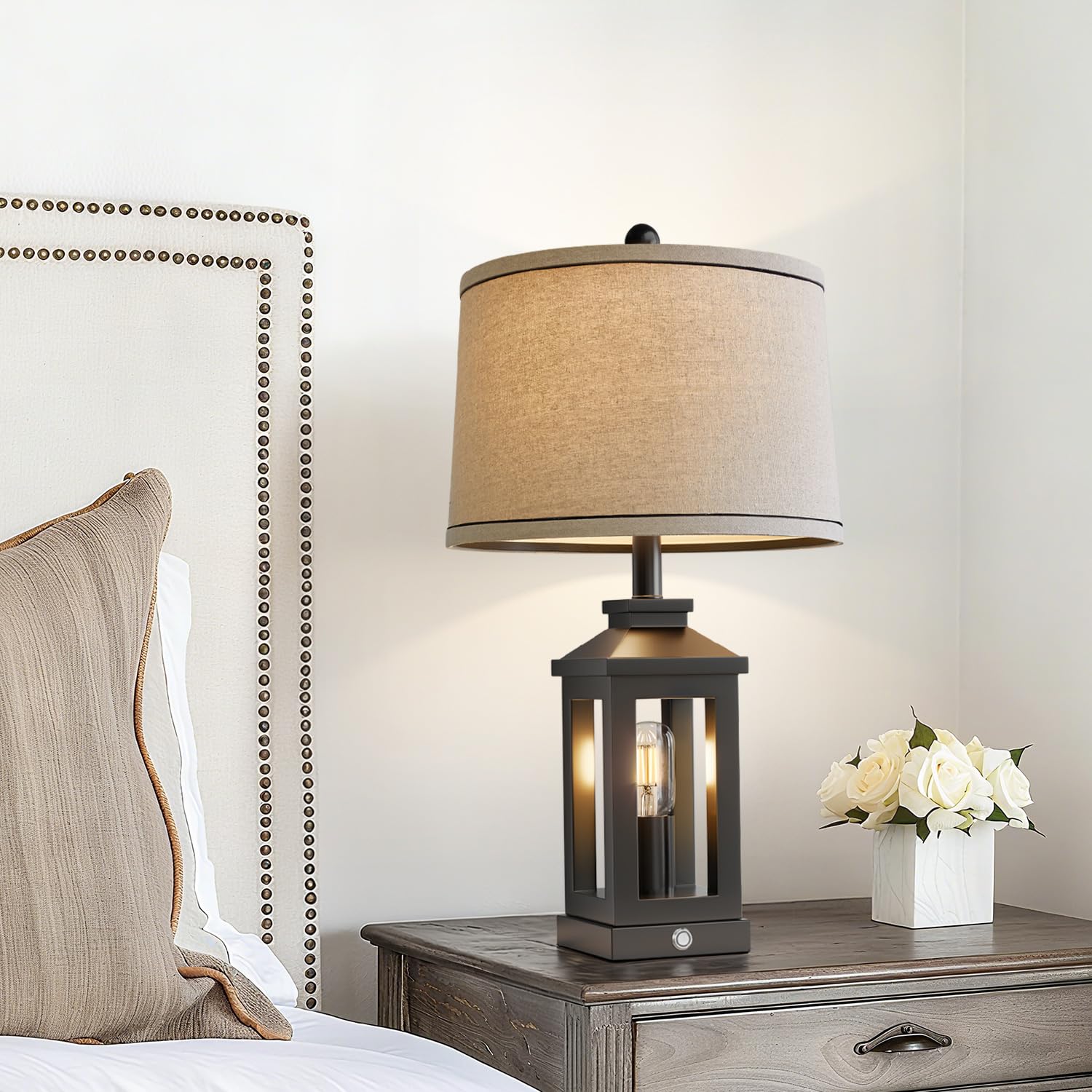 BOBOMOMO two-lamps set arrangement showcases coordinated bedside décor