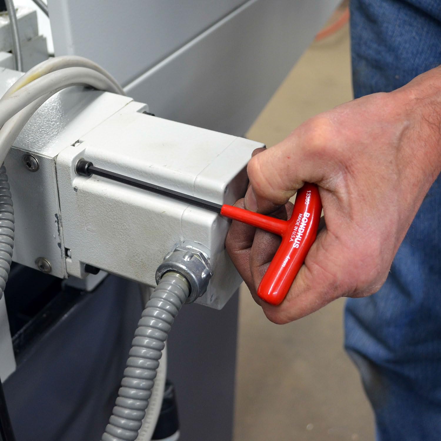 Bondhus welded handle-blade connection increases durability and safety