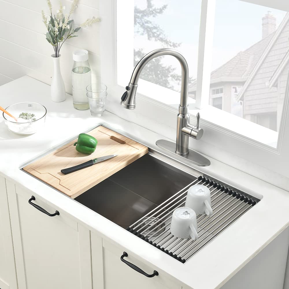 BoomHoze R10 tight-radius corners simplify cleaning around edges.