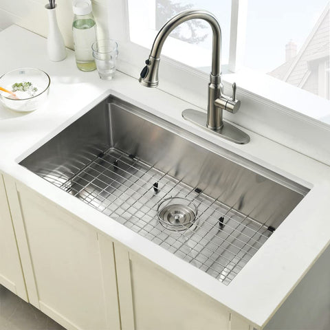 BoomHoze deep single‑bowl design minimizes water splash during cleanup.