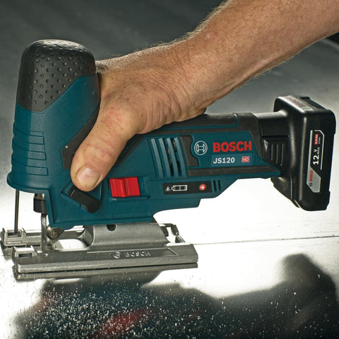 Bosch GBA12V60 outdoors demonstrating cold-weather operation at -4°F.