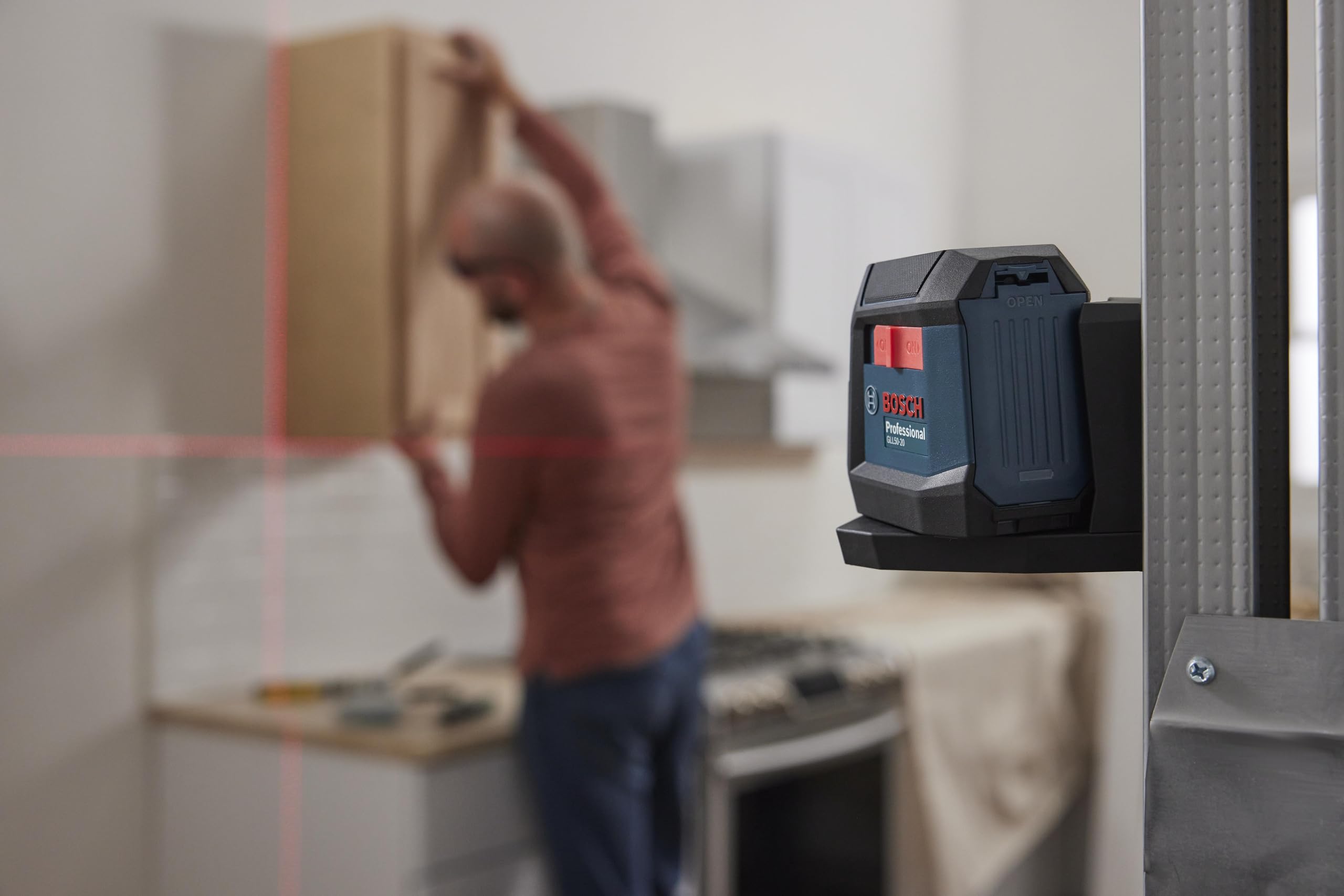 Bosch GLL50-20 compact ergonomic design fits tight spaces