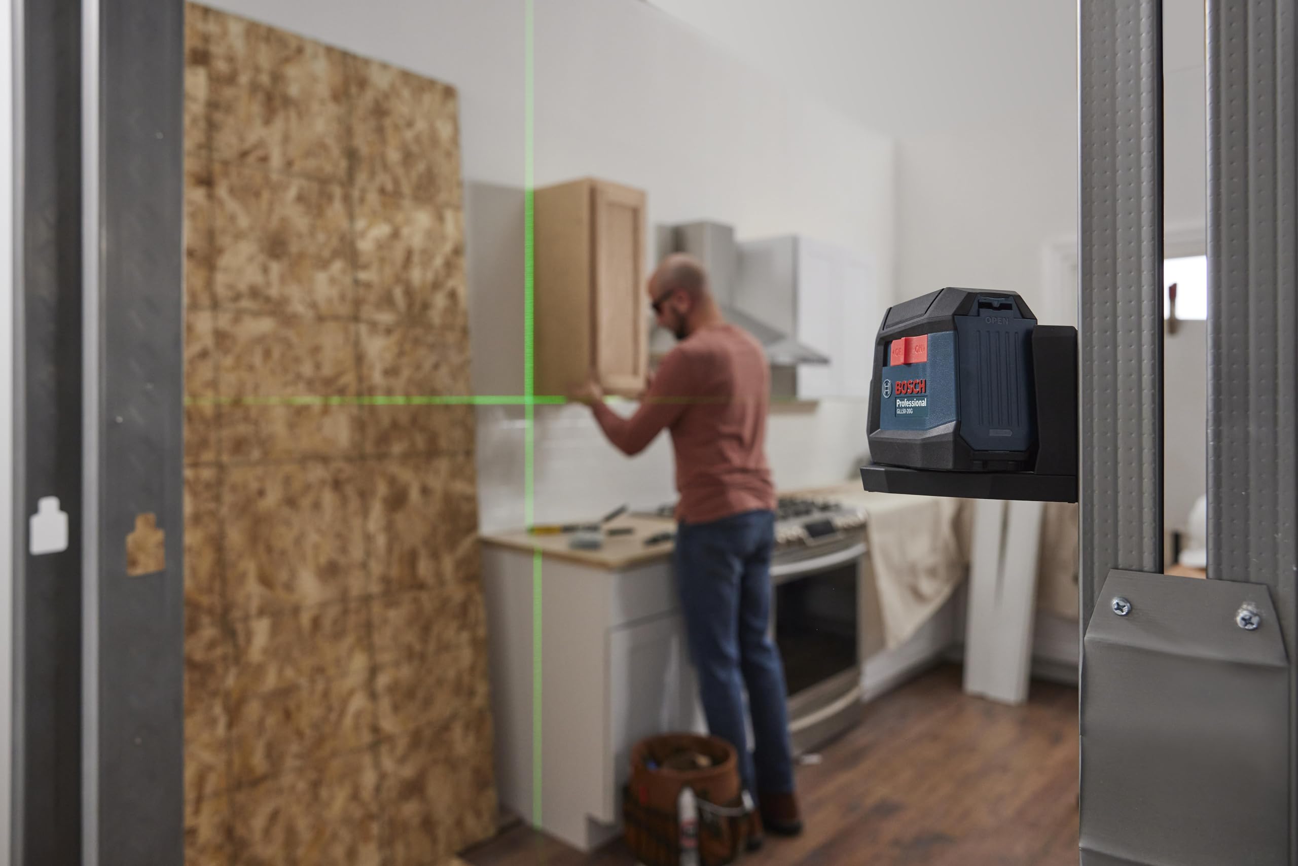 Bosch GLL50-20GL rubber overmold protects critical points.
