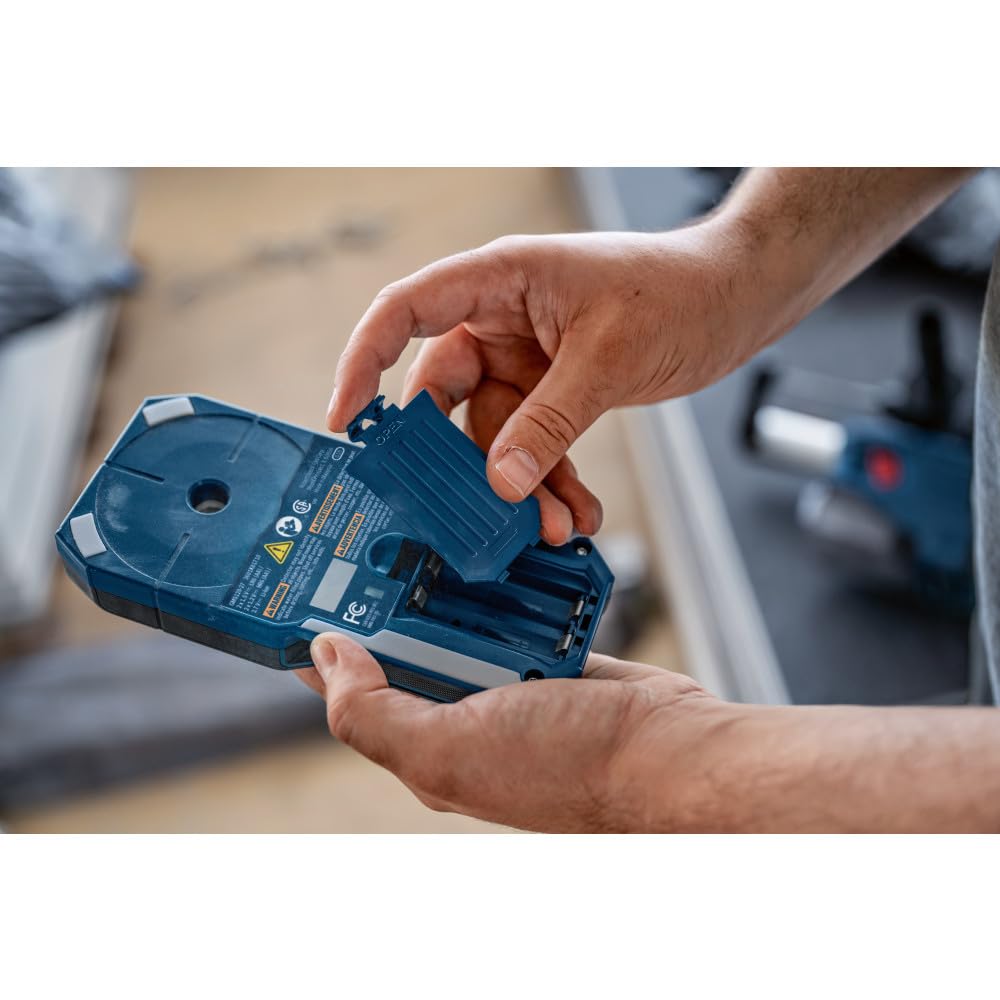 Bosch GMS120-27 kit contents include scanner, batteries, pouch