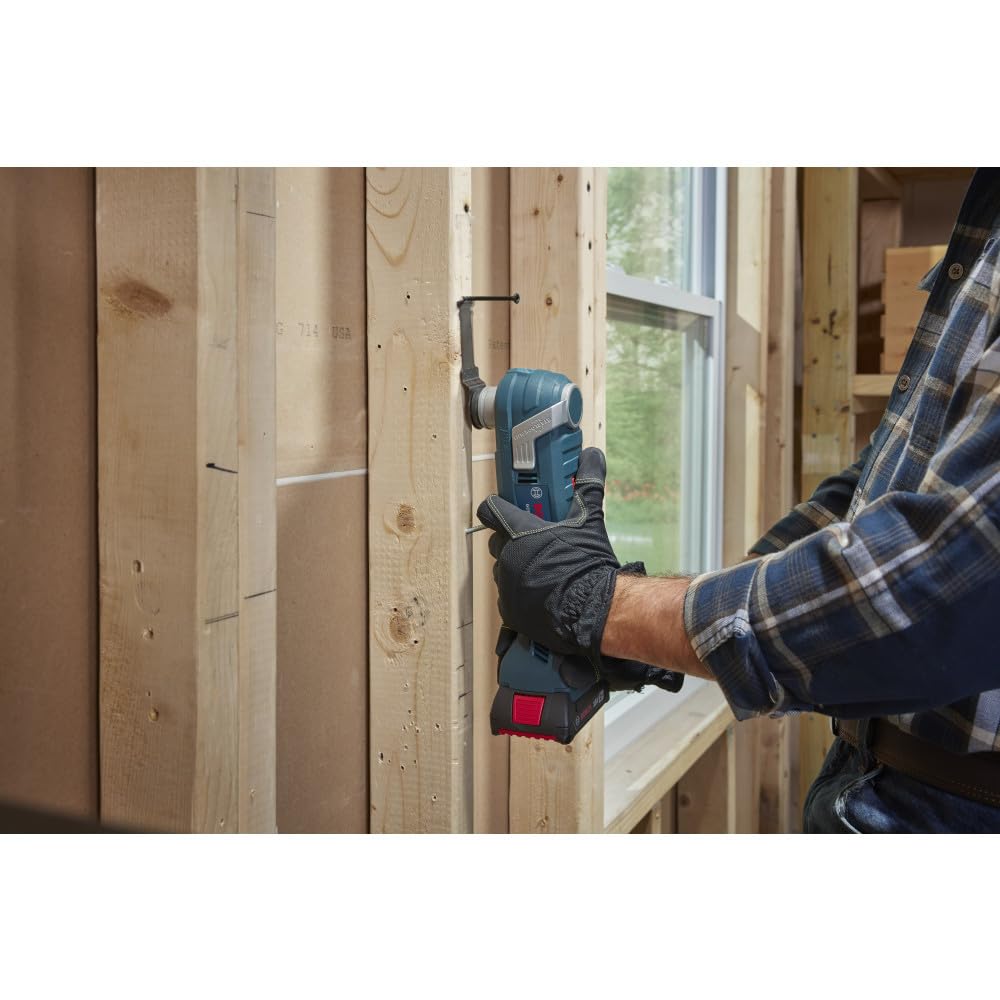 Bosch GOP18V-34N LED work light illuminates the work area for precision