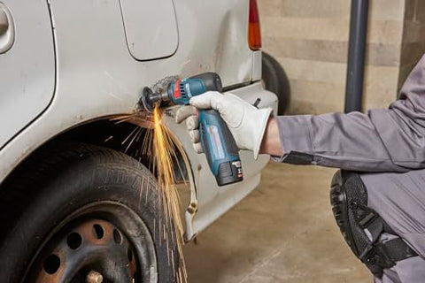 Bosch GWG12V-20SN ergonomic grip offers comfortable grinding sessions.