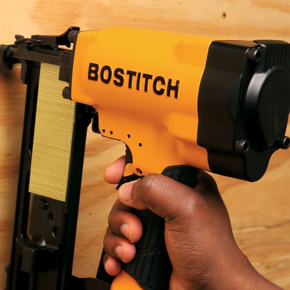 Rafter hook keeps tools within reach on the Bostitch 651S5 job sites.