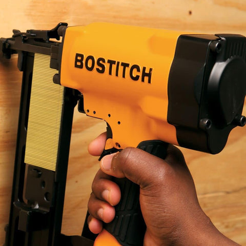 Rafter hook keeps tools within reach on the Bostitch 651S5 job sites.