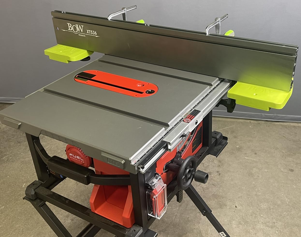 XT1 Feed Supports beveled edges align with the table surface for smooth feeding.