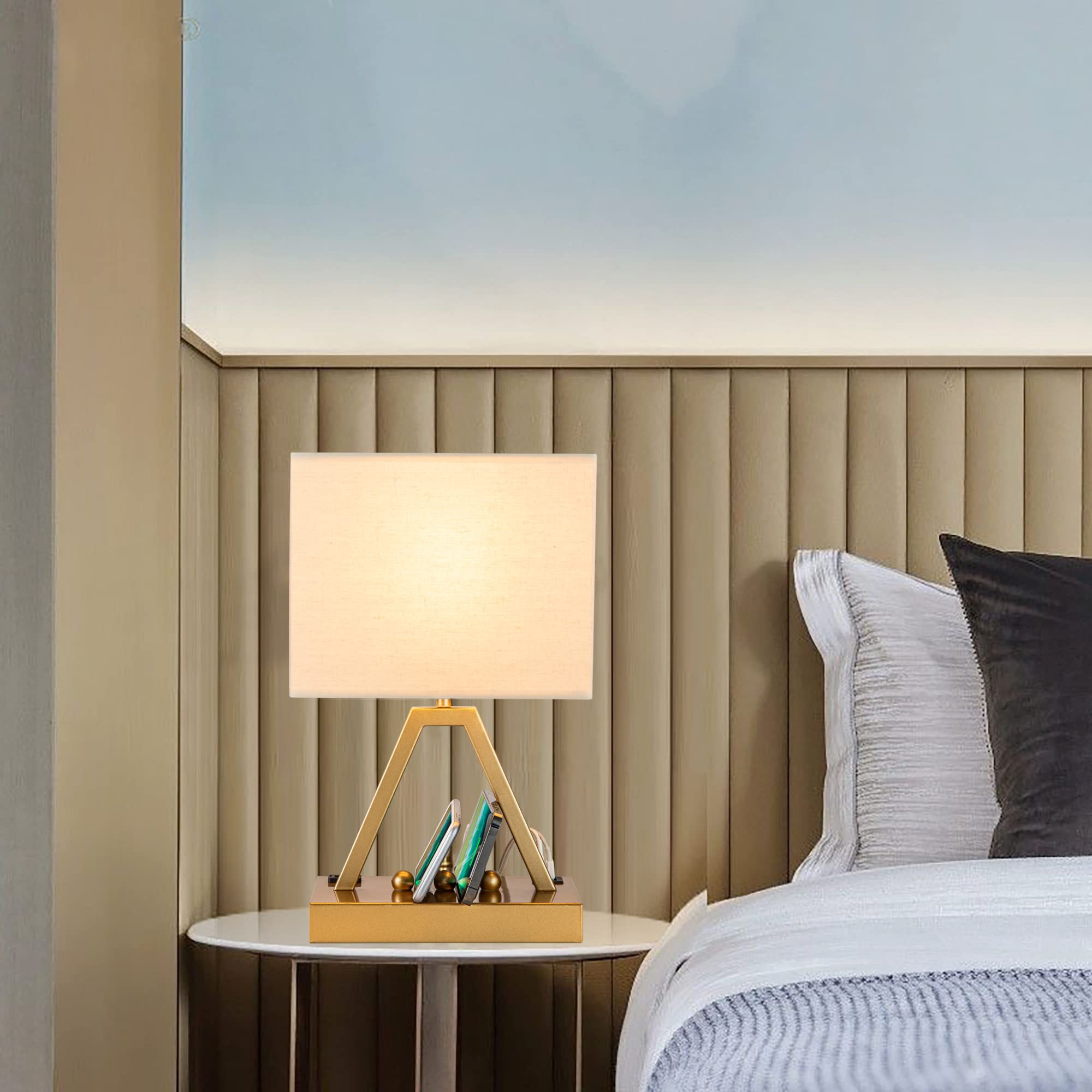 Briever 3-way dimmable lighting supports reading and relaxing sessions.