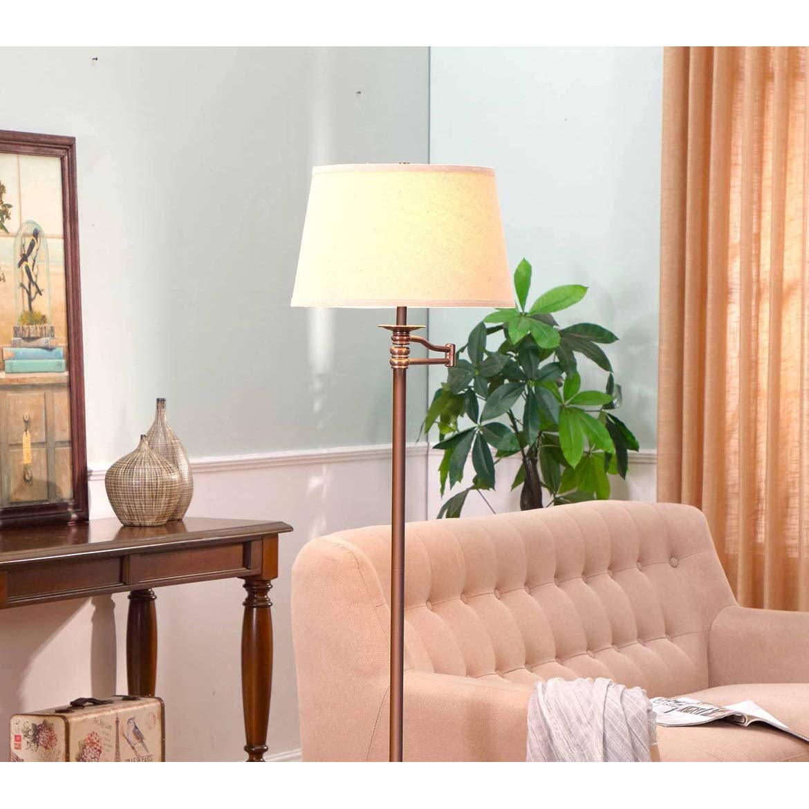 Brightech Caden uses warm white LED for energy efficiency and longevity.