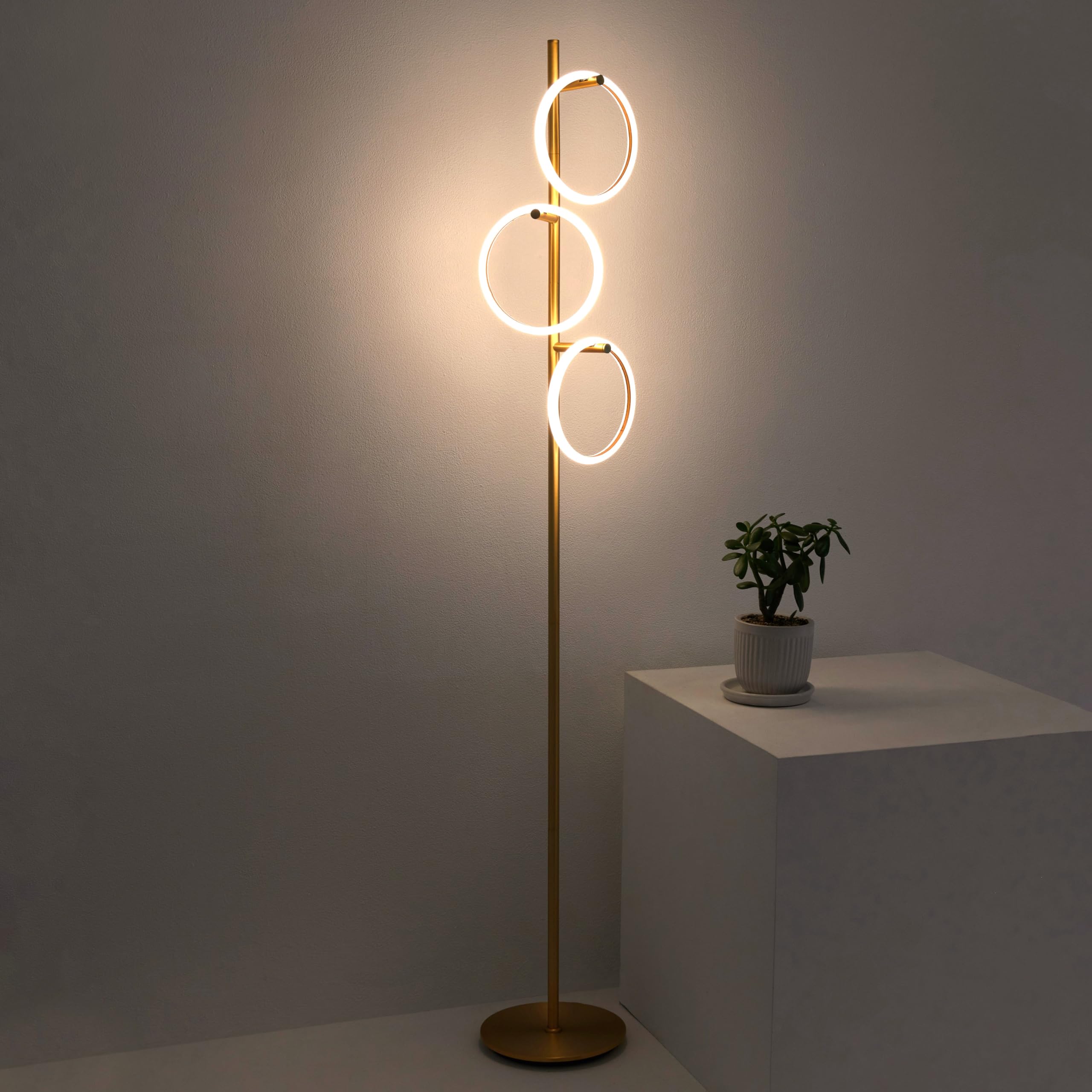 Brightech Saturn bedroom-reading configuration shows practical task lighting.