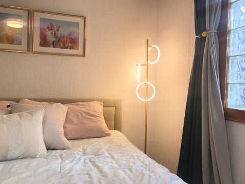 Brightech Saturn foot-switch enables easy three-level brightness for different moods.