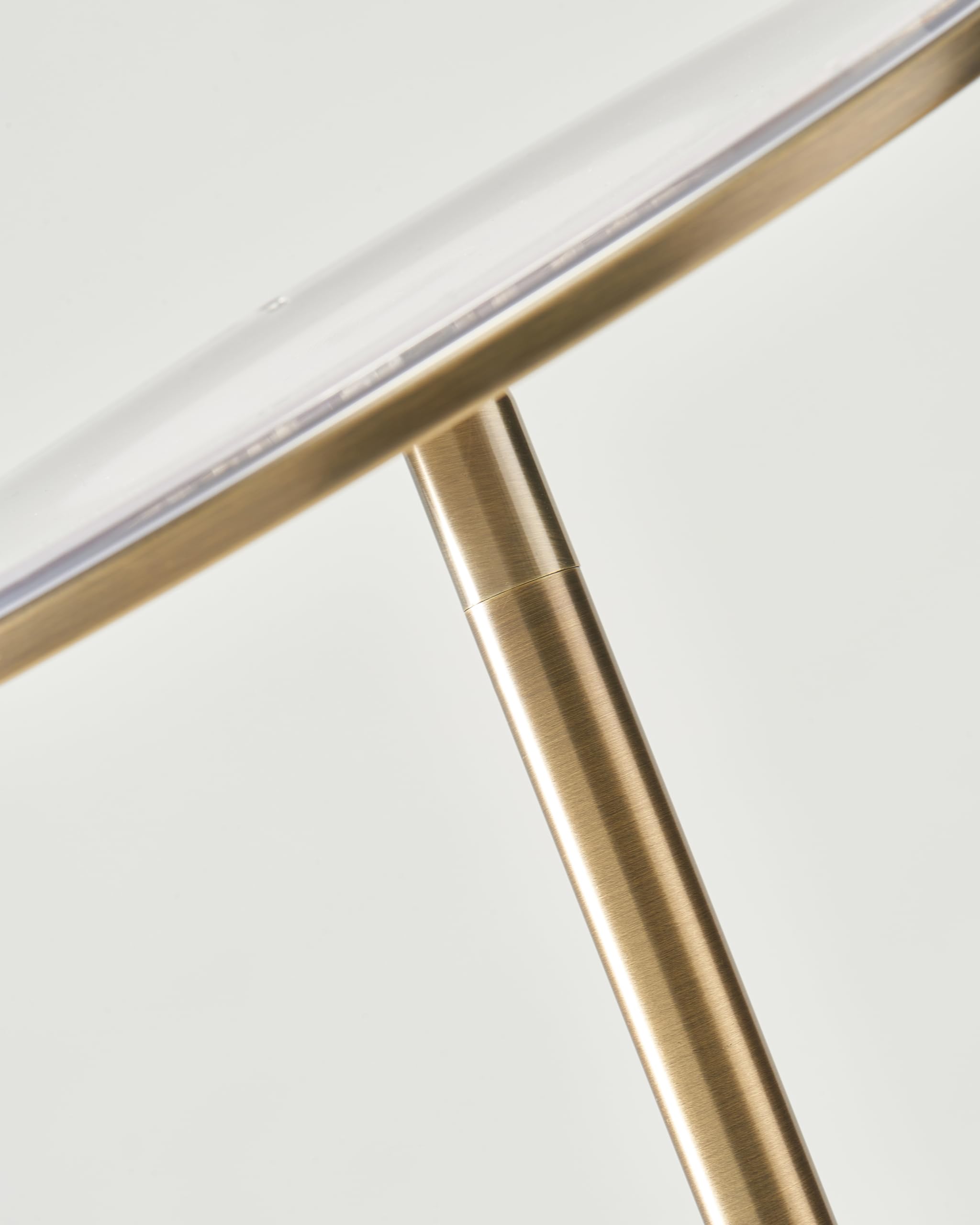 Brightech Sky heavy 8-pound base prevents tipping in active homes