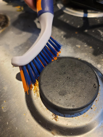 BRING IT ON! CLEANER stiff nylon bristles remove grime from corners and crevices.
