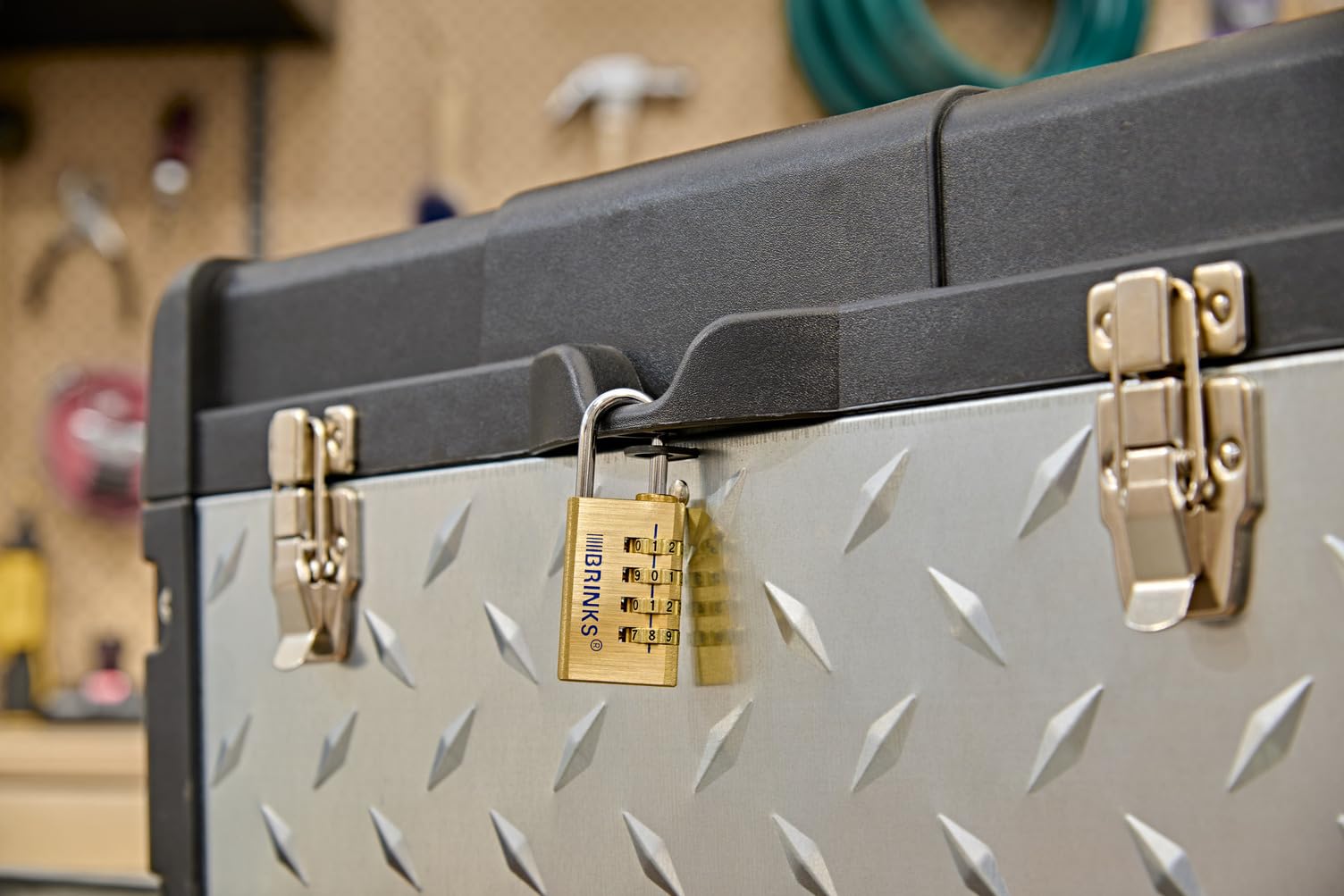 BRINKS padlock suitable for indoor and outdoor locker storage
