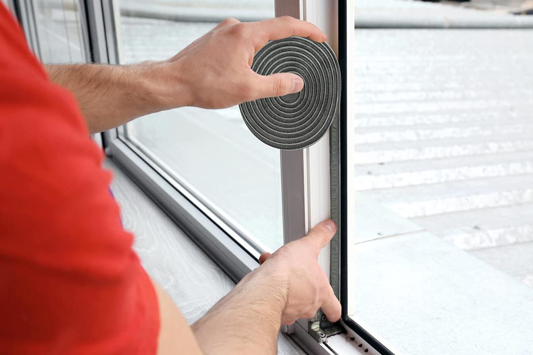 Bruiefpap versatile seal for doors, windows, cabinets, and wardrobes.