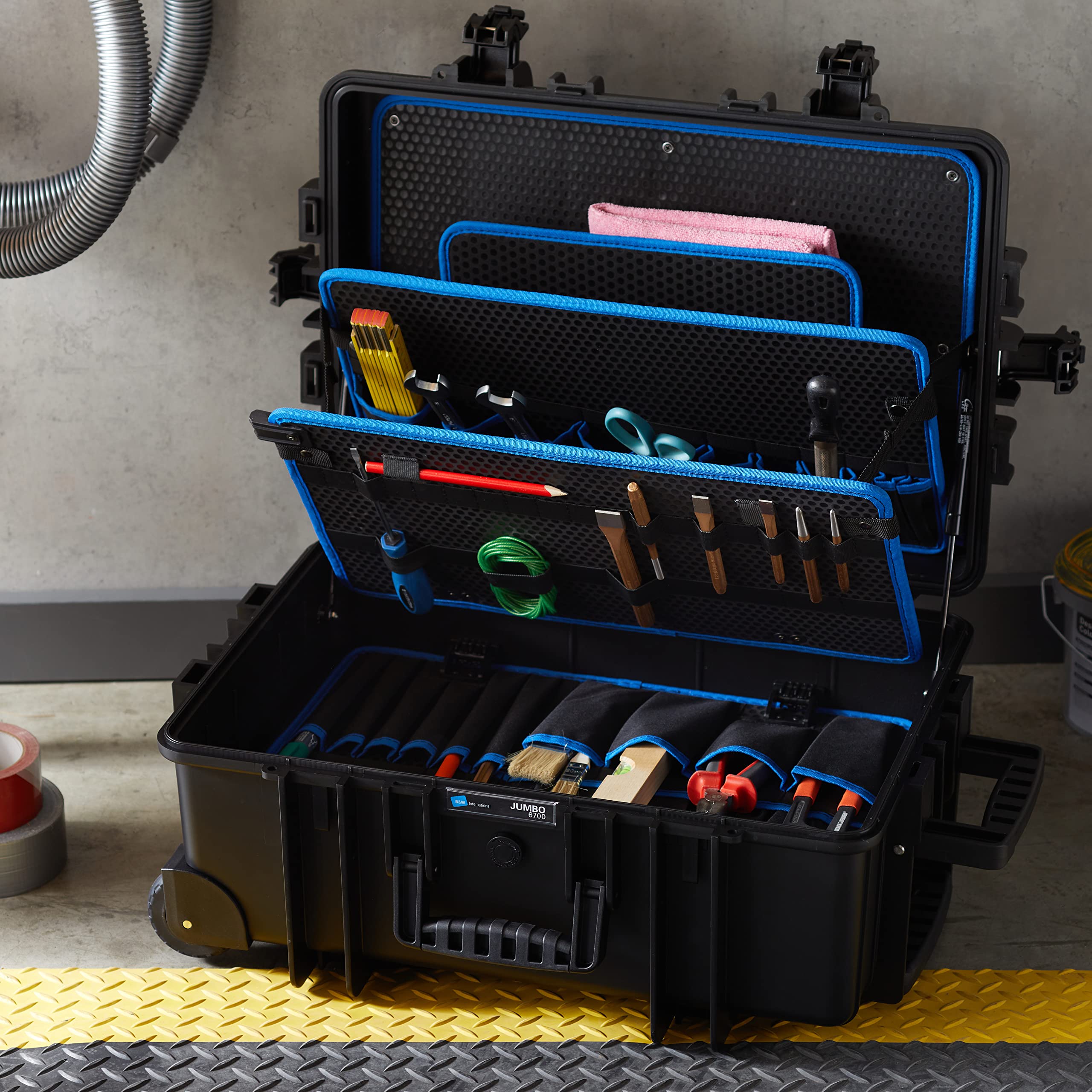 B&W International Jumbo 6700 interior tool boards support modular organization for quick access.