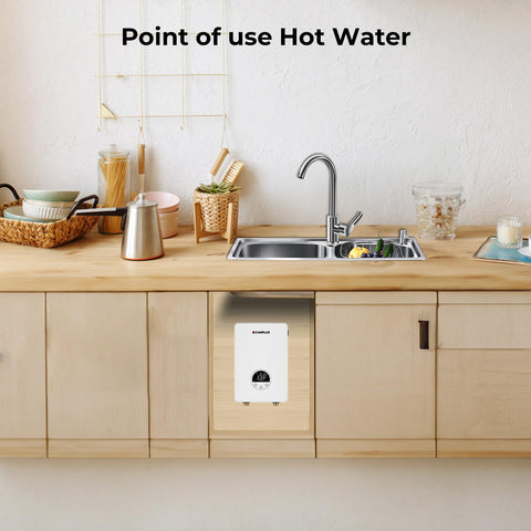CAMPLUX temperature display shows real-time water temperature.