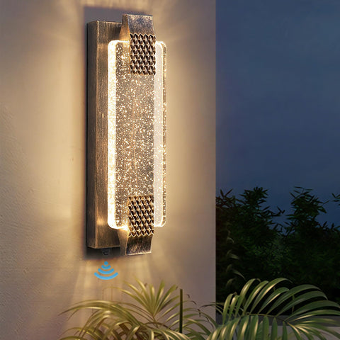 Camuucci 12-watt LED delivers warm 3000K light outdoors.