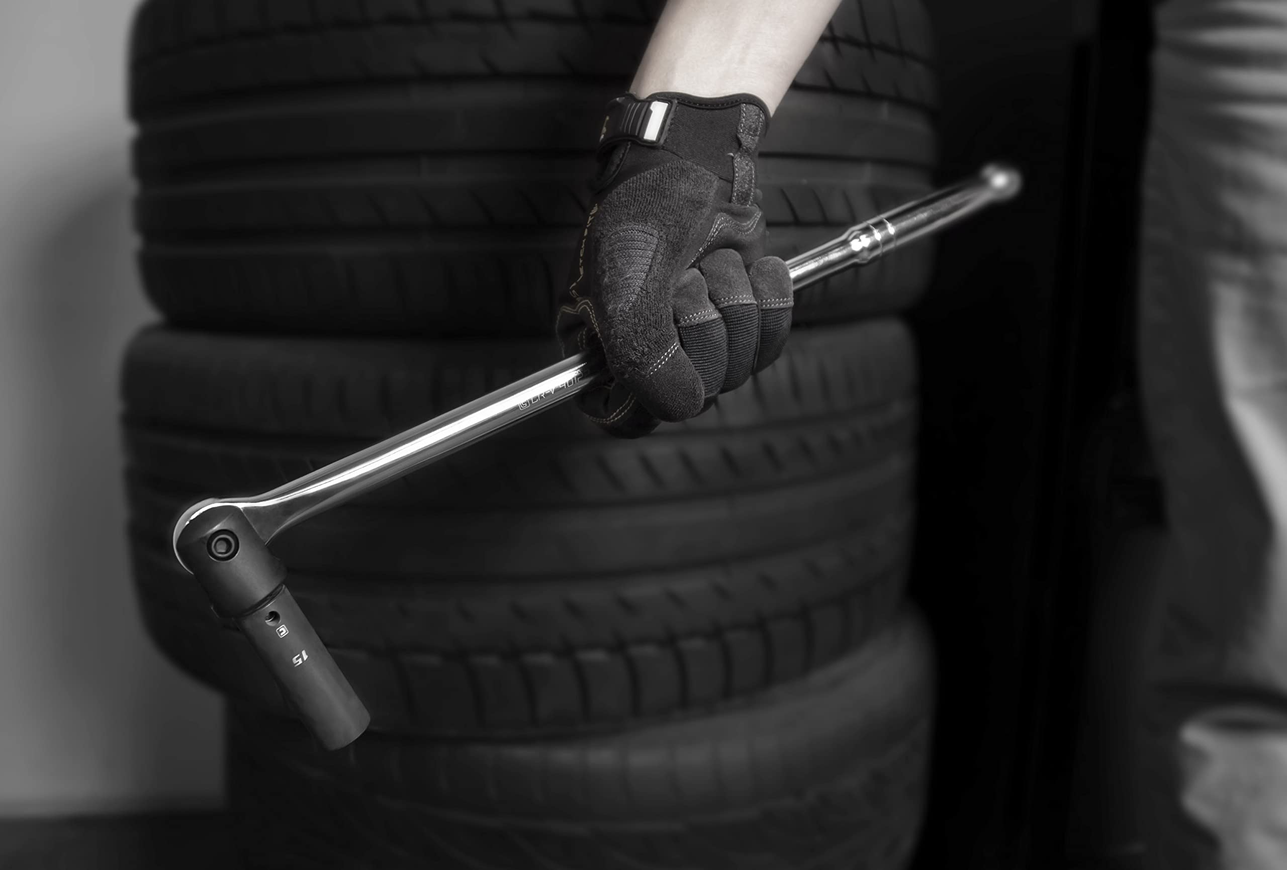 Capri Tools breaker bar highlights spring-loaded ball bearing socket retention.