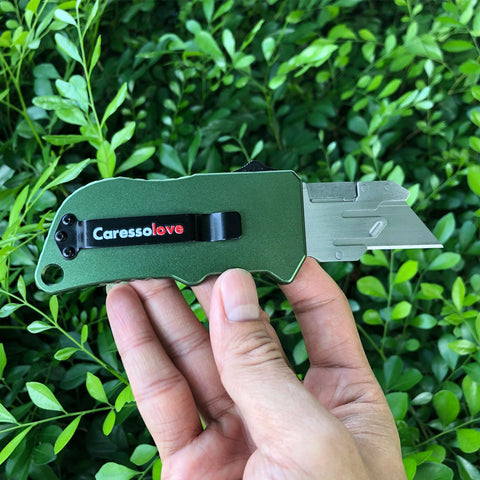 Caressolove knife shows 5 blades included for versatile tasks.