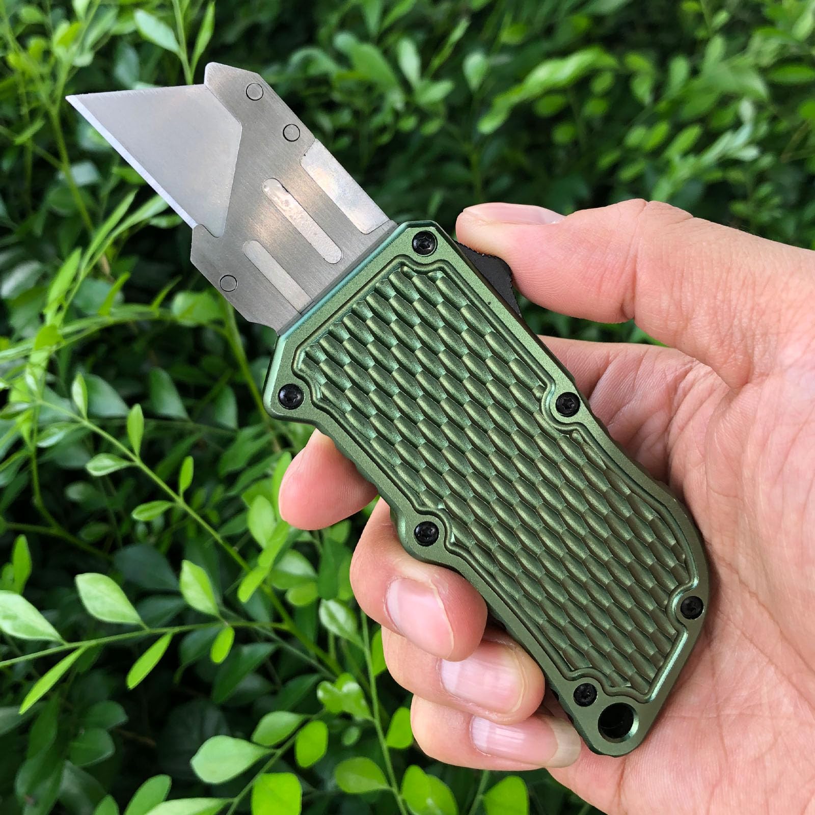 Caressolove daily-use knife suited for home and light-duty projects.