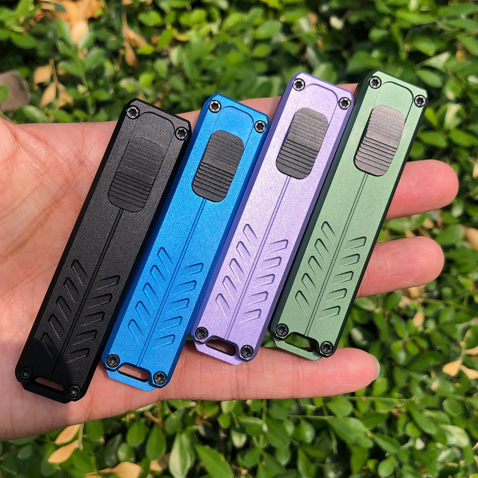 Caressolove exacto-style knife offers precision for detailed tasks.