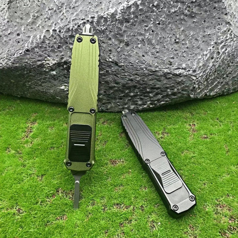 Caressolove fast-open utility knife close-up showing quick access.