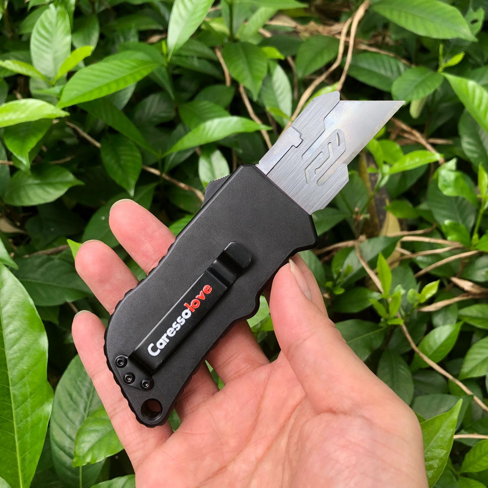 Ergonomic leather-handle grip provides secure control.