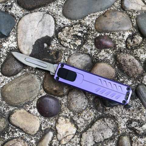 Caressolove pocket knife with clip for easy carry on the go.