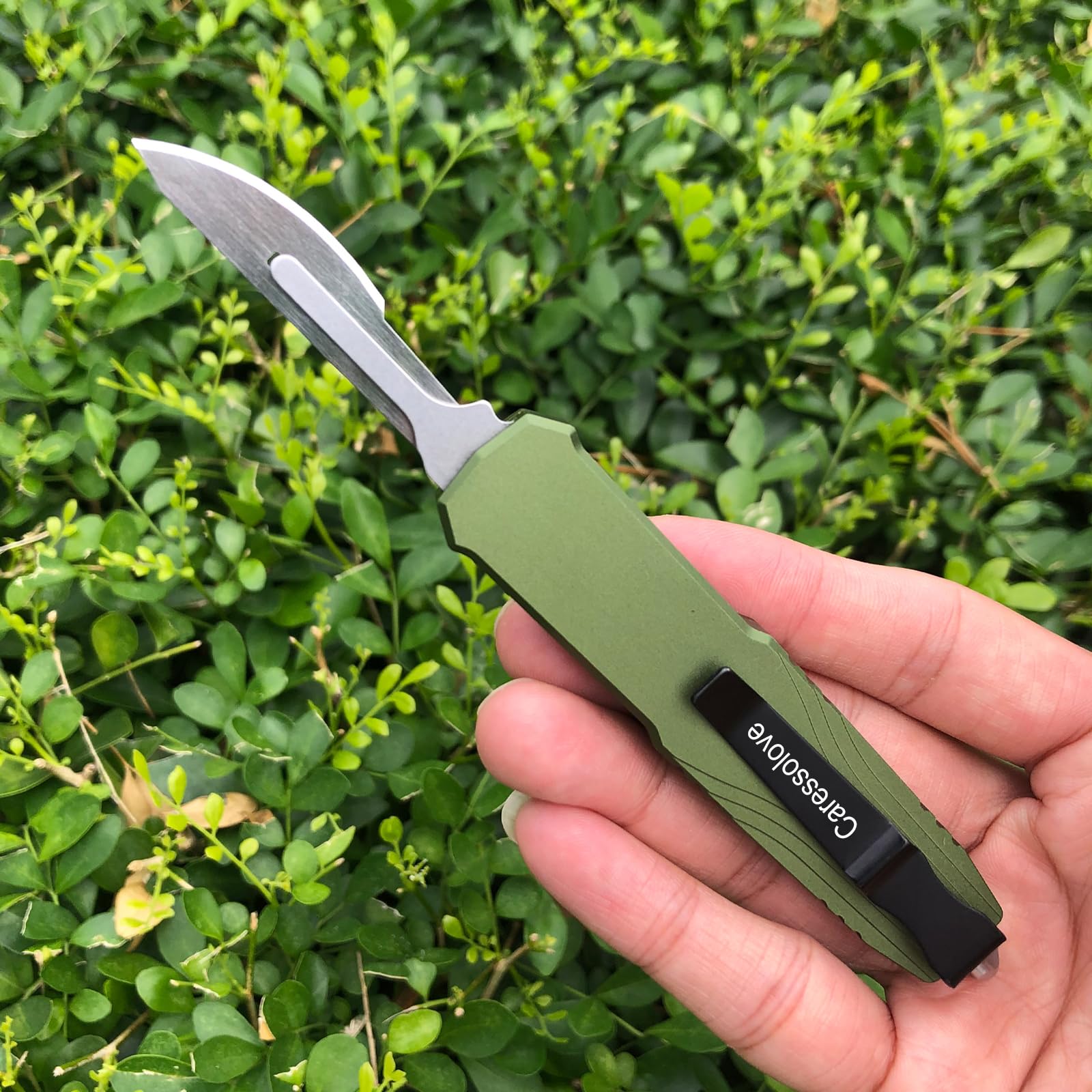 Caressolove rear buckle belt clip for easy carry.