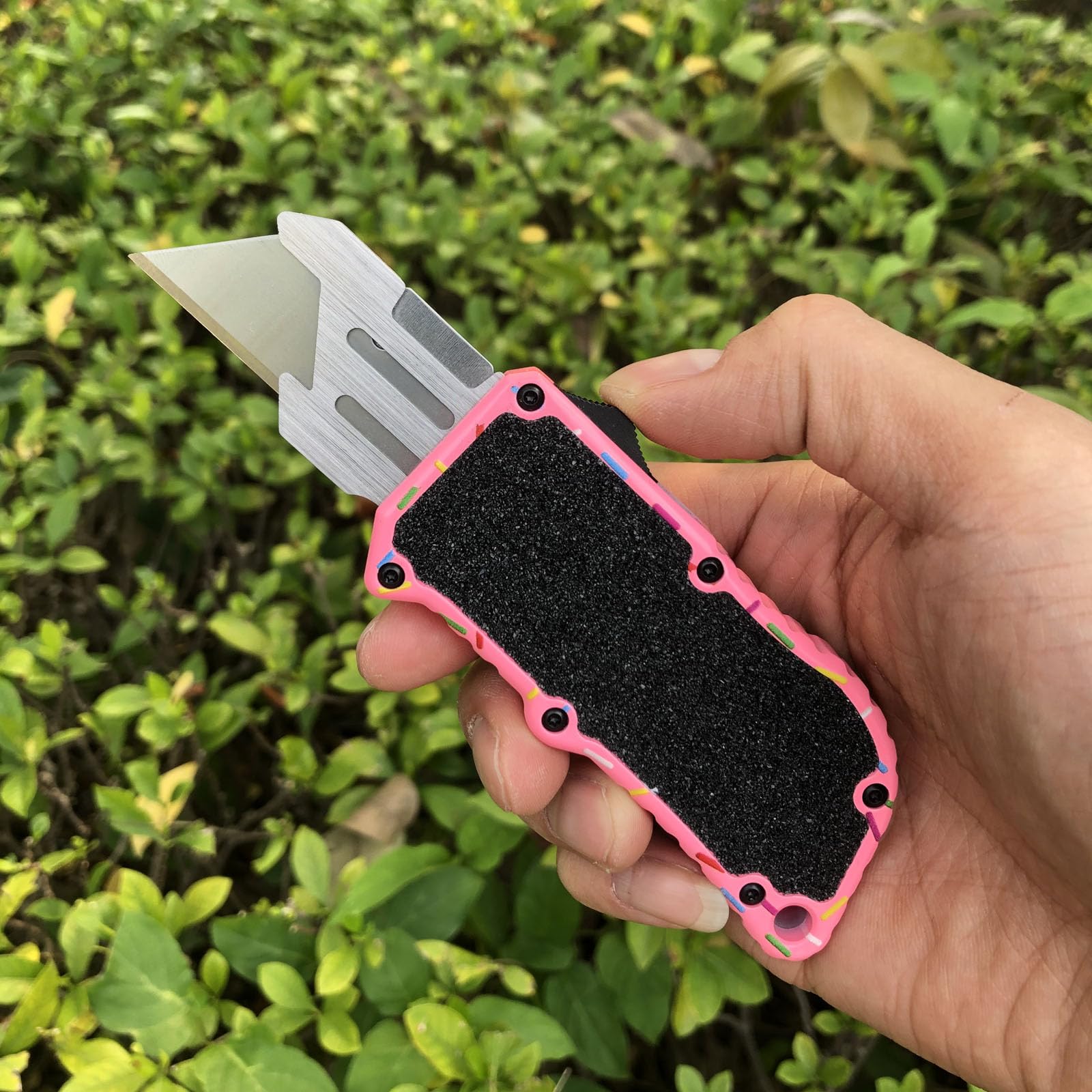 Caressolove safety-retractable knife showcasing blade retraction for safer operations.