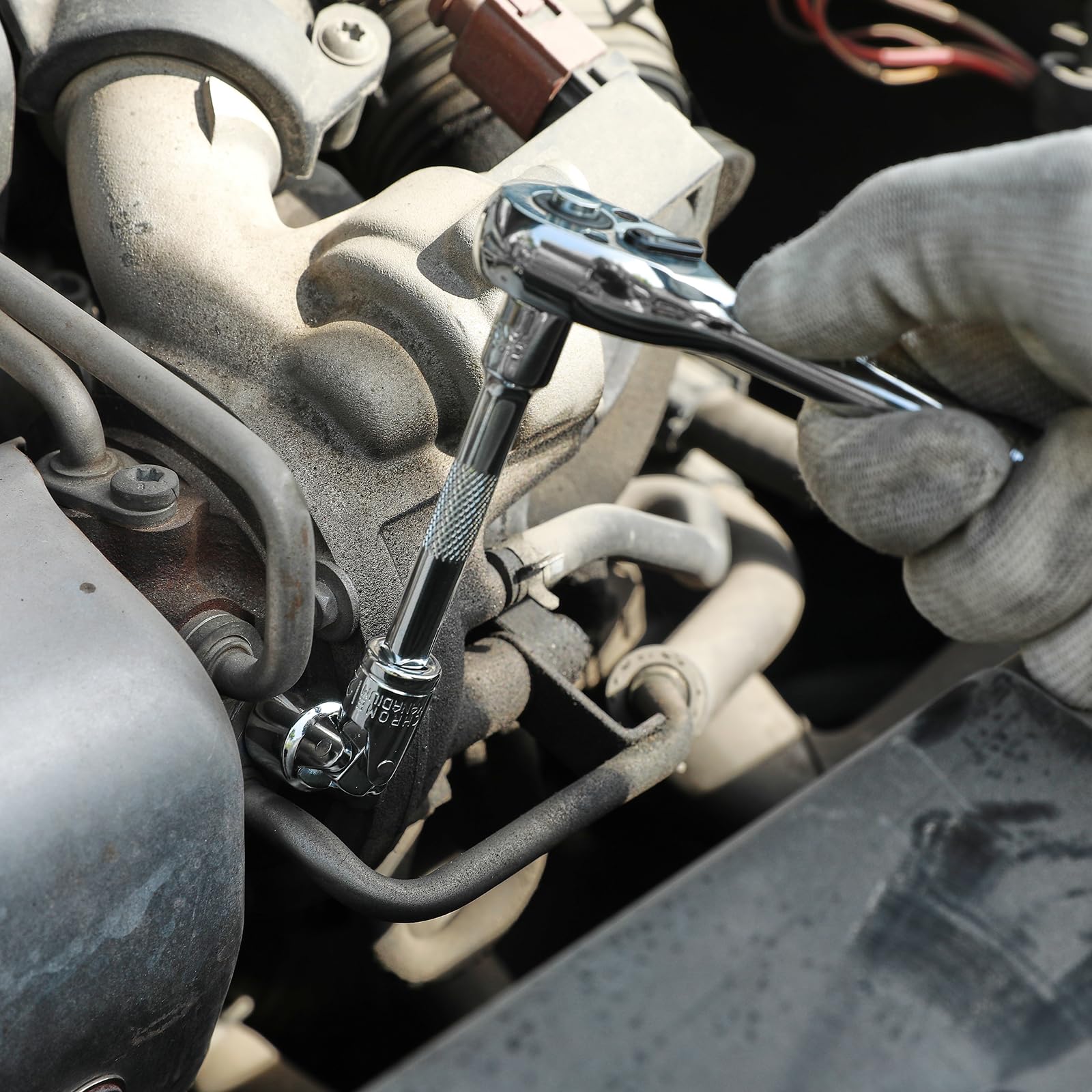 CASOMAN universal flex design reaches hard-to-access fasteners